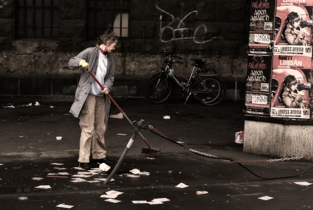 Kozzi-woman-sweeping-street-2377 X 1598