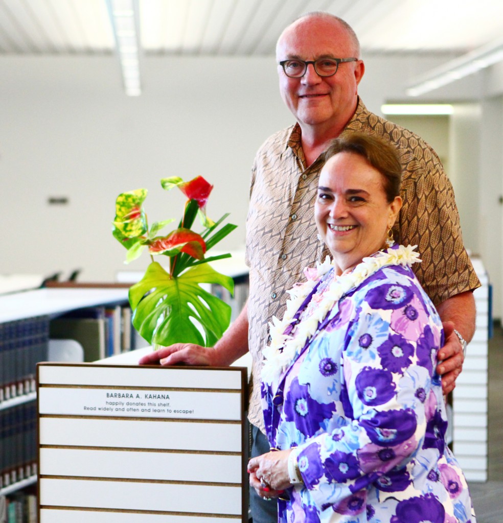 WCC alum Barbara Kahana and Chancellor Doug Dykstra with Barbaraʻs chosen bookshelf. Photo by Peter Tully Owen.