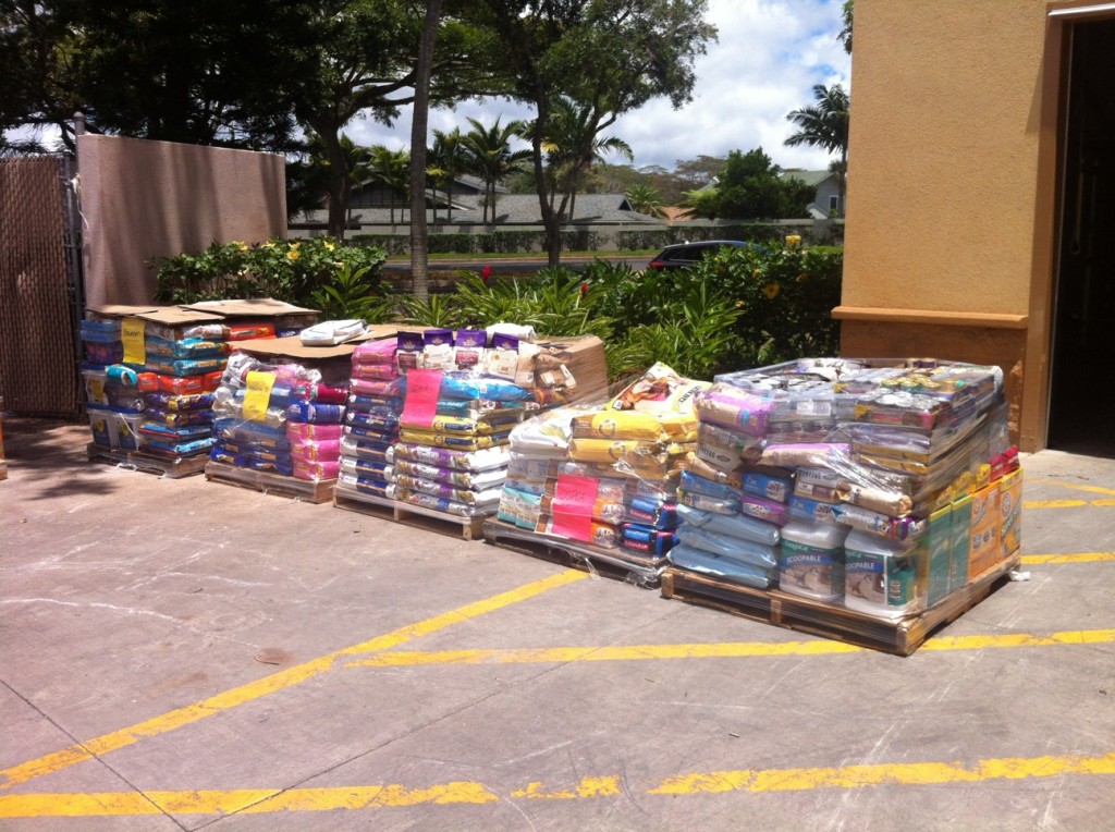 More than three tons of pet food and litter donated to Oahu SPCA and Hawaiian Humane Society from PetSmart. Photo courtesy: PetSmart