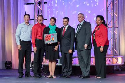 Stacey Acma accepts the Stephanie Melemis Hospital Person of the Year Award on Oct. 10, 2013 in Lake Buena Vista, Fla. NFL Hall-of-Famer Steve Young and Children’s Miracle Network Hospitals executives.