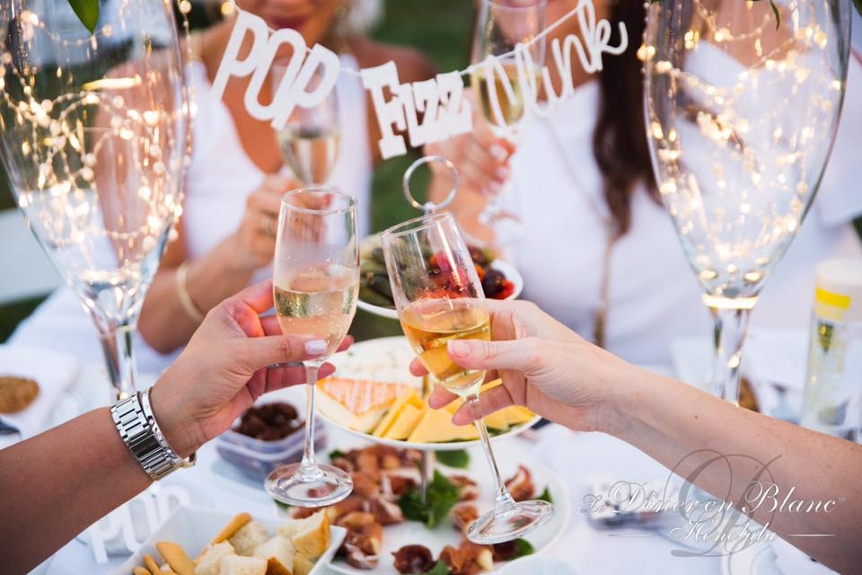 Hawaii Ahe Le Dîner en Blanc A Lavish Gathering Under the Moonlit Sky